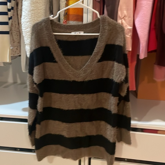 BB Dakota Fuzzy Games Sweater - Picture 8 of 8